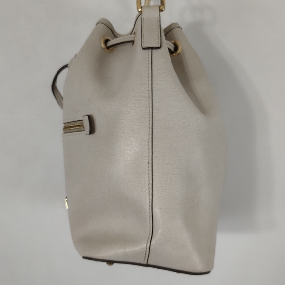 Modern Dooney & Bourke Ecru Saffiano Leather Drawstring Bucket Bag Purse - Picture 9 of 16